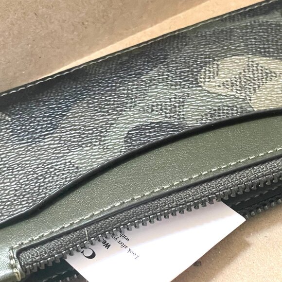 Coach CZ010 Zip Card Case Green Camo Leather Expandable Wallet D-Ring Clip - Picture 4 of 5